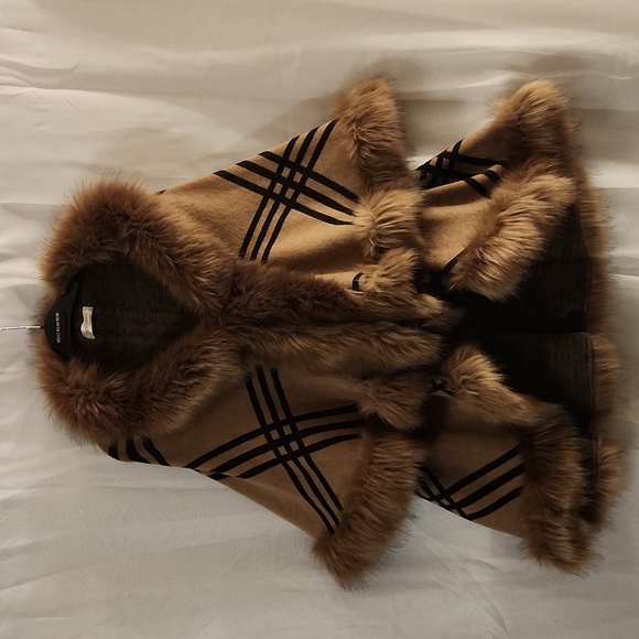 MOSNOVA SHRUGS | Cape - Picture 6 of 9